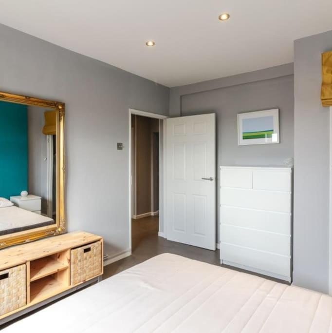 Top Floor 1 Bedroom Apartment With Views Over Londen Buitenkant foto